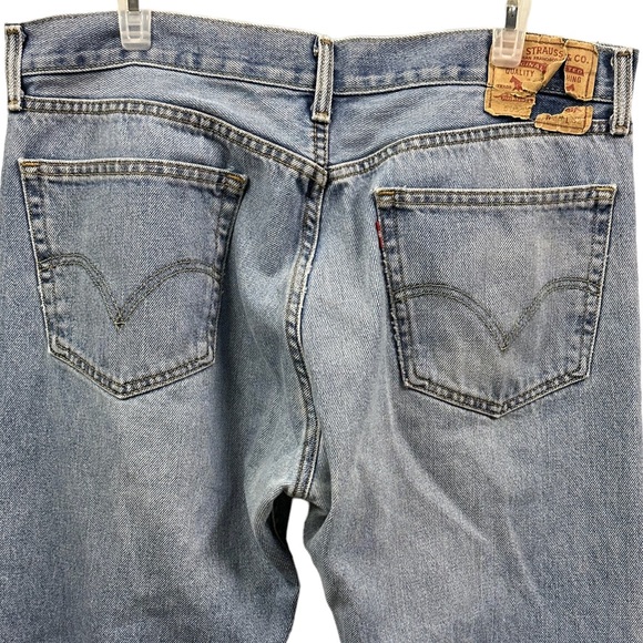 Levis 505 Straight Fit Denim Light Wash Blue Jeans Mens 36 x 32 - Picture 3 of 7